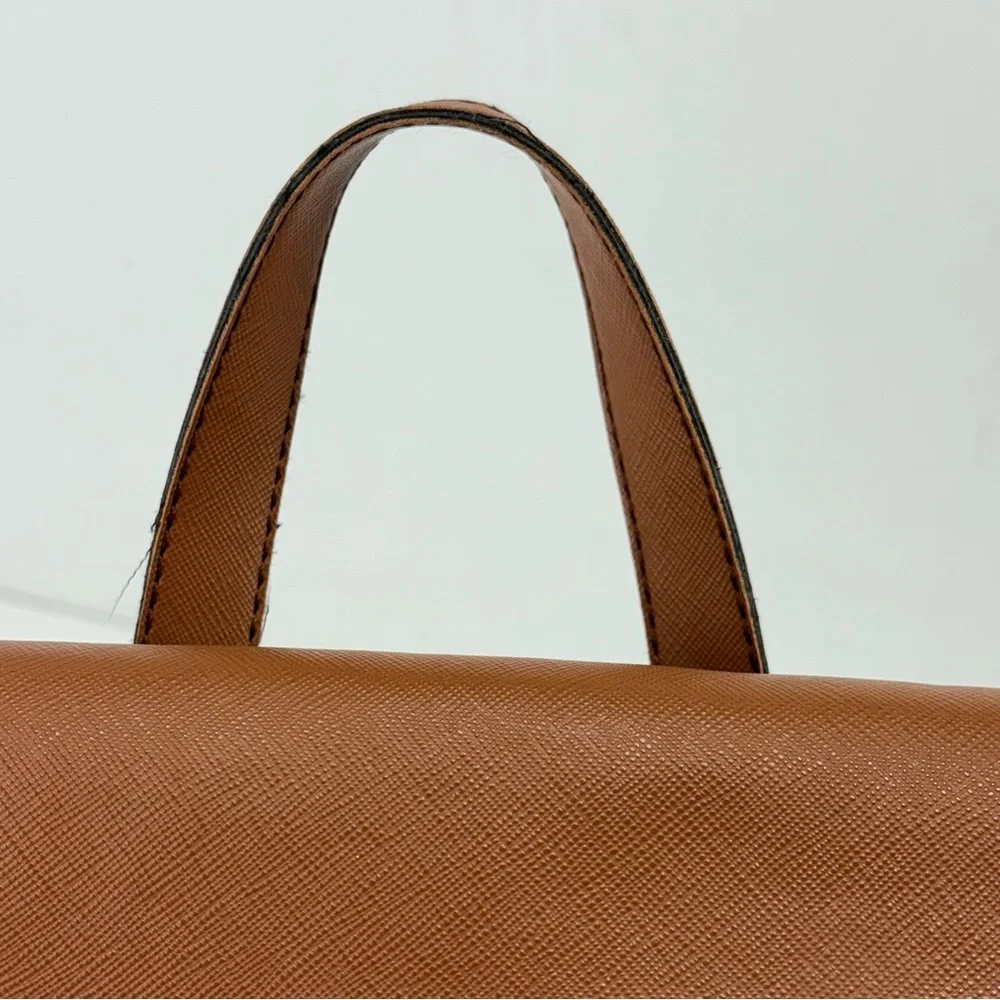 Tommy Hilfiger Beth Il Mini Backpack with Saffiano PVC flap  display picture 3